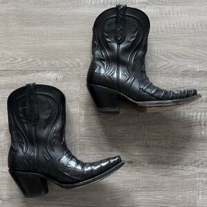 Rujo | The Anna Boot |Midnight Black | size 7 | 
Women’s cowboy boot
